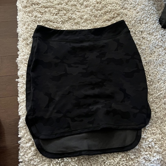 Lululemon Camo City skirt - Picture 1 of 3